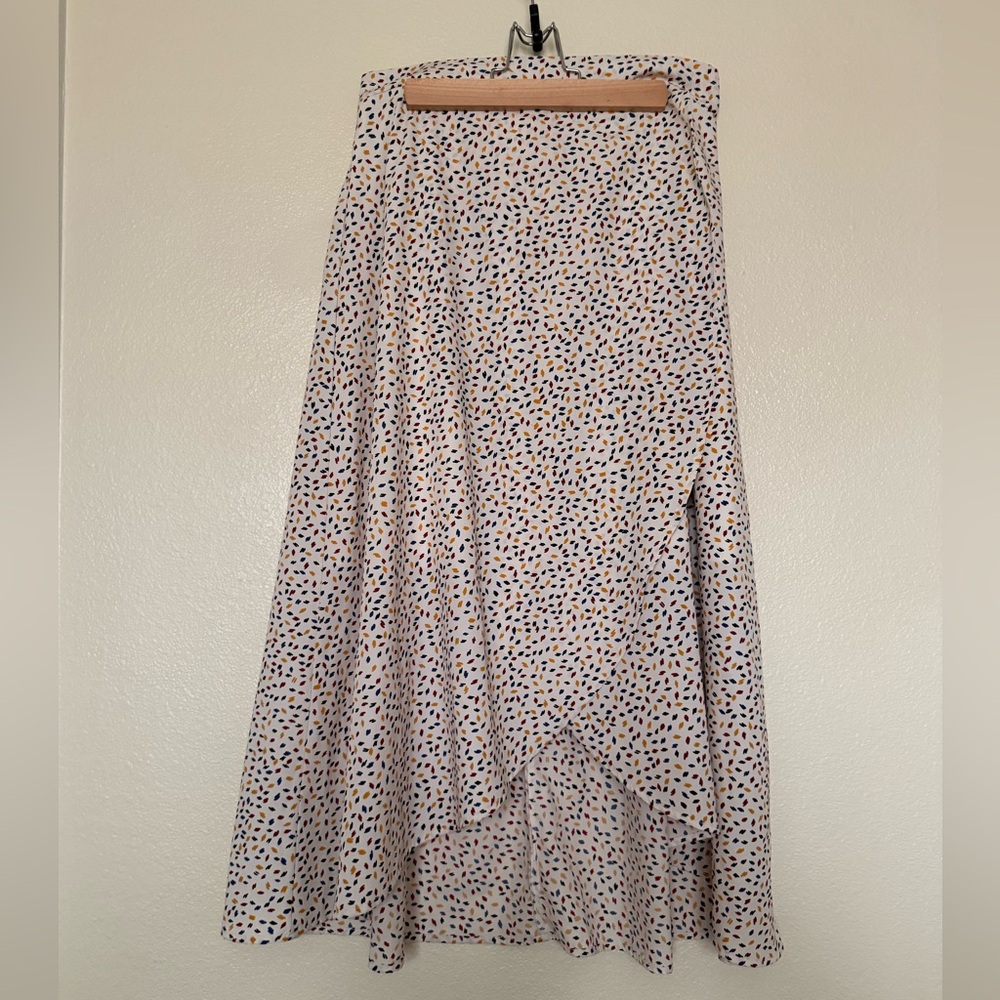 Chic Asymmetrical Women's Skirt in Cream and Black